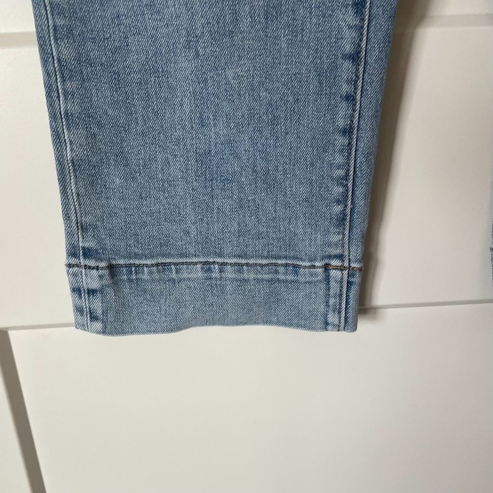 Women's / Teen's Ann Taylor Light Wash Easy Straigh Jeans size 2 - Picture 4 of 11